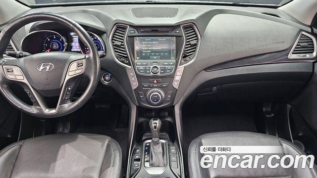 Hyundai Santa Fe — interior