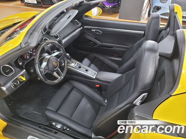 Porsche 718 — interior