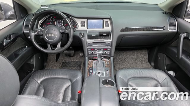 Audi Q7 — interior
