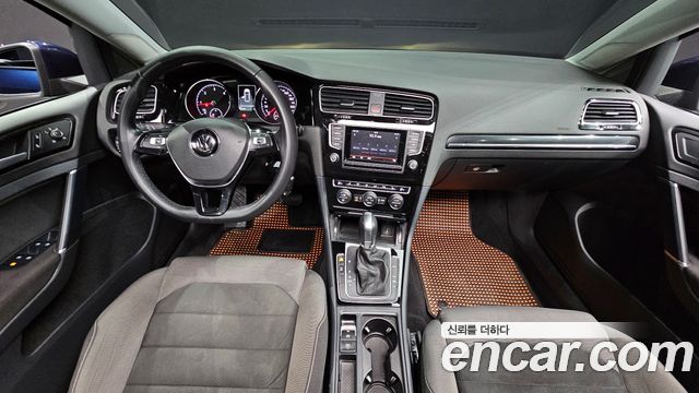 Volkswagen Golf — interior