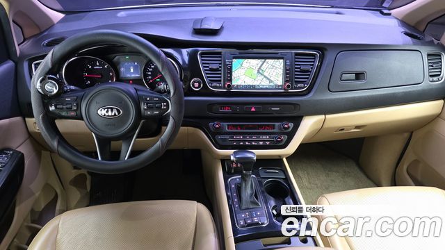 Kia Carnival — interior