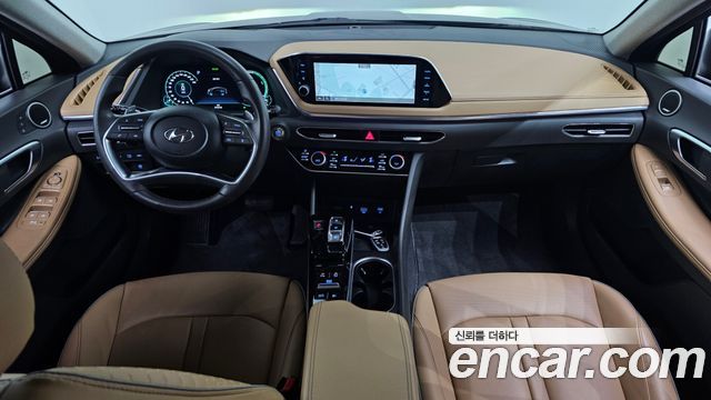 Hyundai Sonata — interior