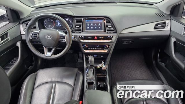 Hyundai Sonata — interior