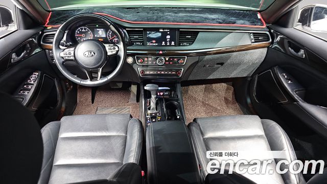 Kia K7 — interior