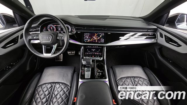 Audi Q8 — interior