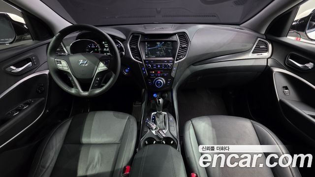 Hyundai Santa Fe — interior