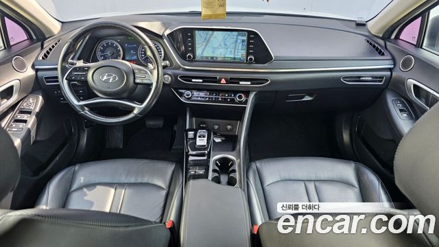 Hyundai Sonata — interior