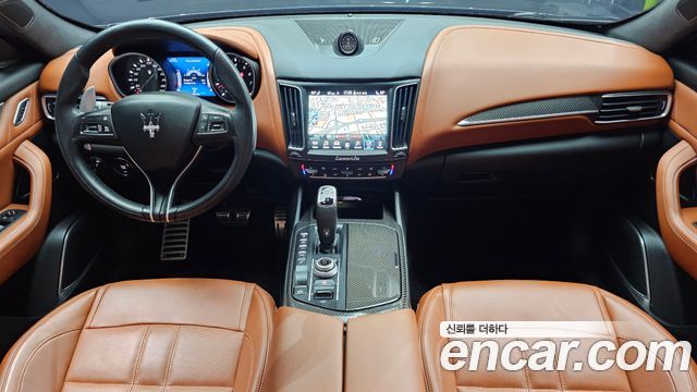 Maserati Levante — interior