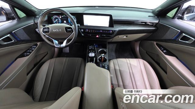 Kia K8 — interior