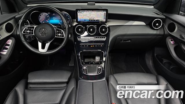 Mercedes-Benz GLC-Class — interior