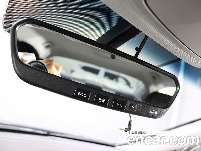 Hyundai Sonata — interior