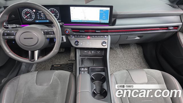Hyundai Sonata — interior