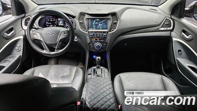 Hyundai Santa Fe — interior