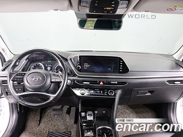 Hyundai Sonata — interior