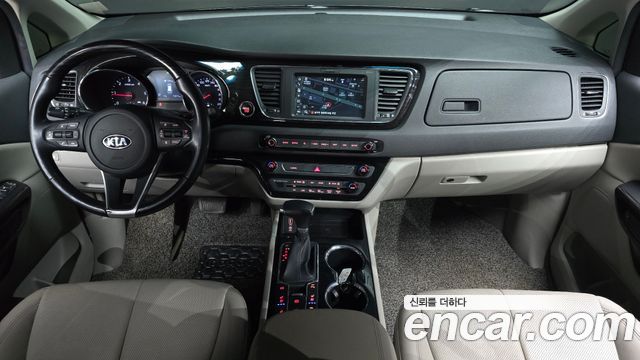 Kia Carnival — interior