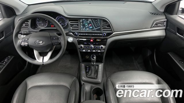 Hyundai Avante — interior