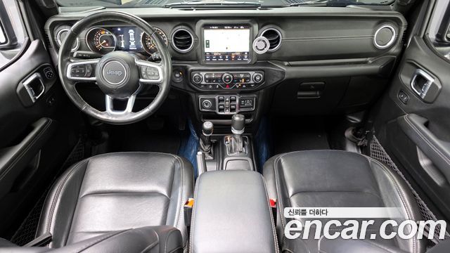 Jeep Wrangler — interior