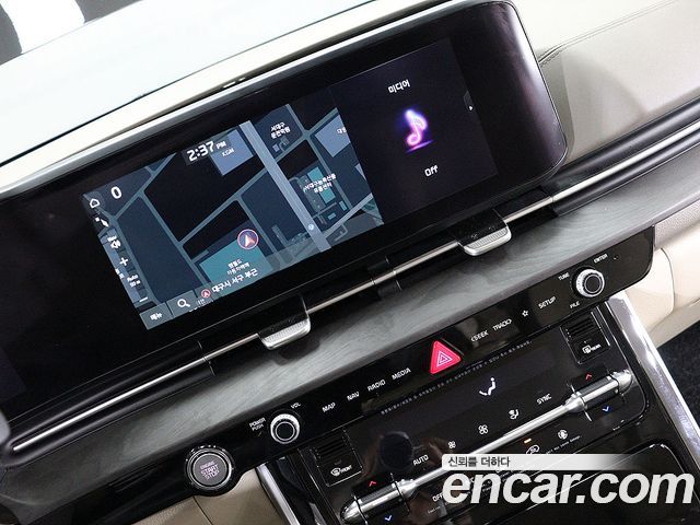 Kia Carnival — interior