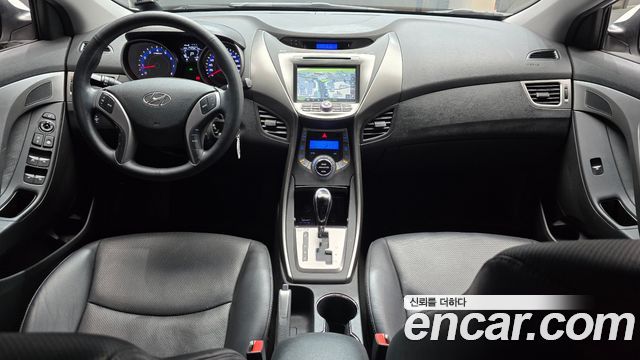 Hyundai Avante — interior
