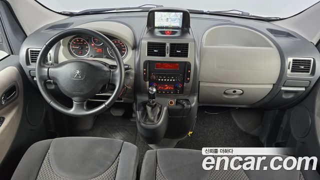 Peugeot Expert — interior