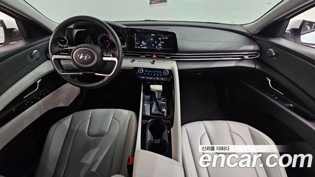 Hyundai Avante — interior