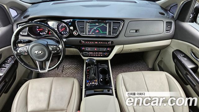 Kia Carnival — interior