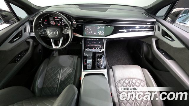 Audi Q7 — interior