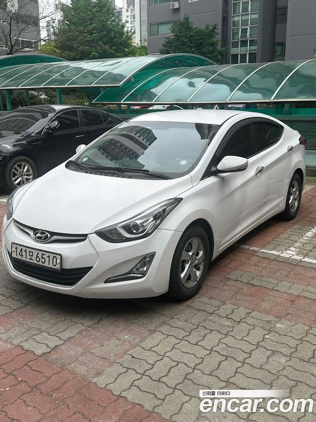 Hyundai Avante — interior
