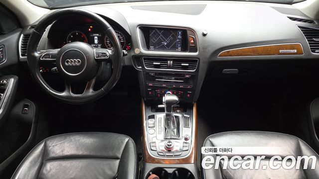 Audi Q5 — interior