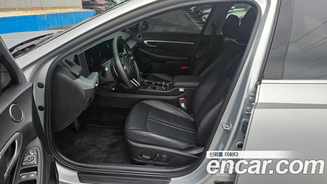 Hyundai Sonata — interior