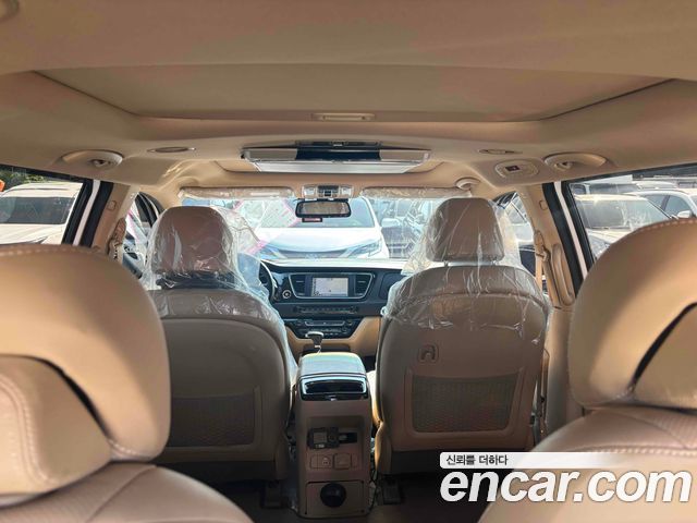 Kia Carnival — interior