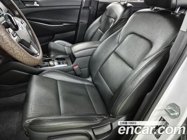 Hyundai Tucson — interior