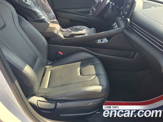 Hyundai Avante — interior