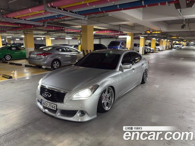 Infiniti M — exterior