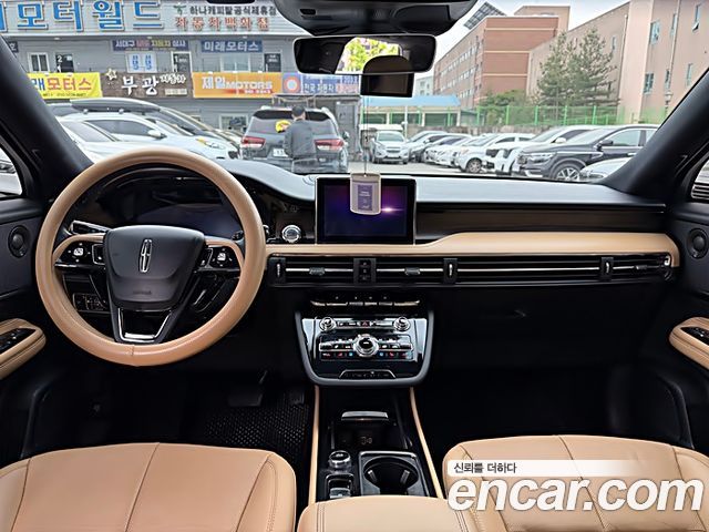 Lincoln Corsair — interior