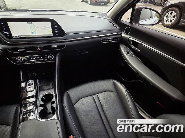 Hyundai Sonata — interior