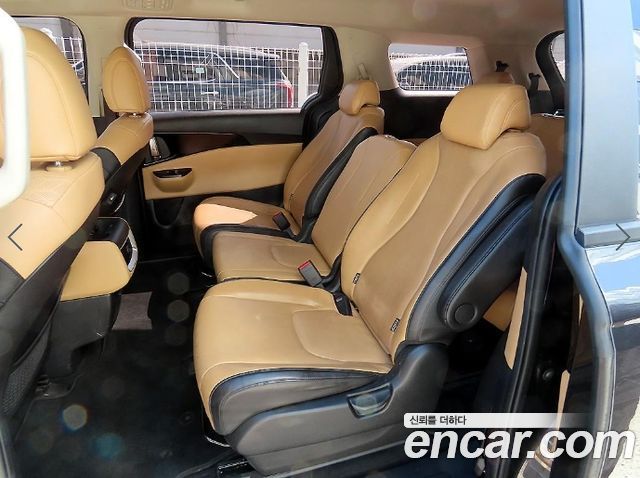 Kia Carnival — interior
