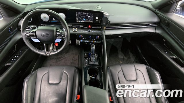Hyundai Avante — interior