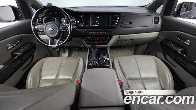 Kia Carnival — interior