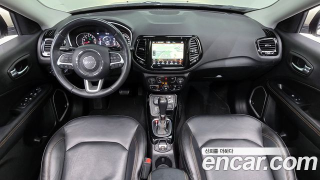 Jeep Compass — interior
