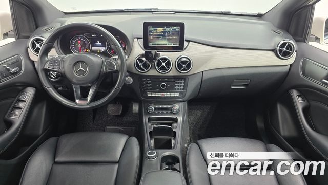Mercedes-Benz B-Class — interior