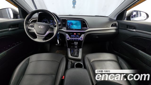 Hyundai Avante — interior