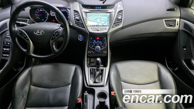 Hyundai Avante — interior