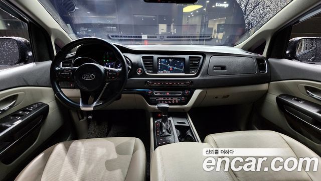 Kia Carnival — interior