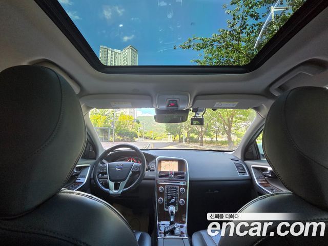 Volvo XC60 — interior