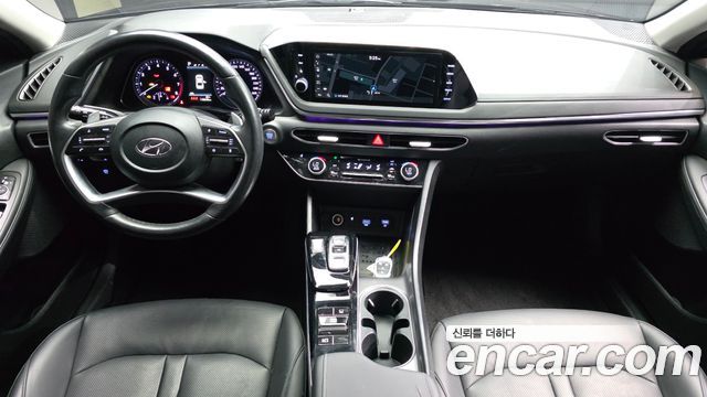 Hyundai Sonata — interior