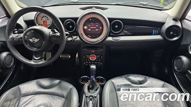 MINI Cooper — interior