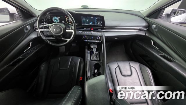 Hyundai Avante — interior
