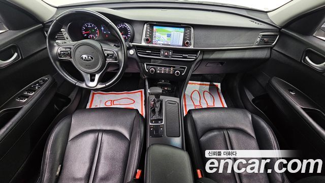 Kia K5 — interior