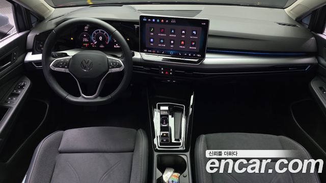 Volkswagen Golf — interior